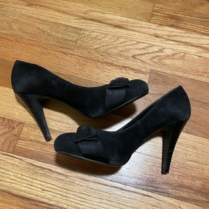 Loft black velvet pumps